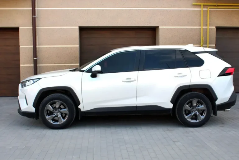 Rent Toyota RAV4 2018 in Dubai