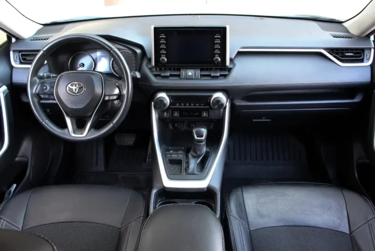 Rent Toyota RAV4 2018 in Dubai